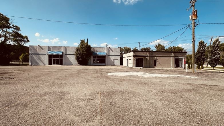 32315 Grand River Ave