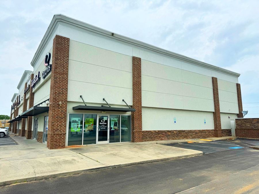 Prime Retail/Restaurant Location! Across from Sam's Club