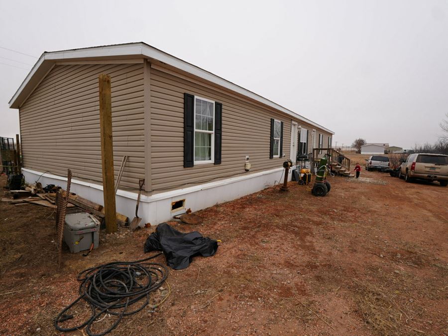 Two Quality Mobile Homes! Eight Bedroom Mobile Homes On 3+ Acres