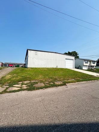 283 E Main St