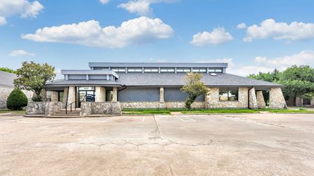 Commercial space for Sale at 651 S Great Southwest Pkwy in Grand Prairie