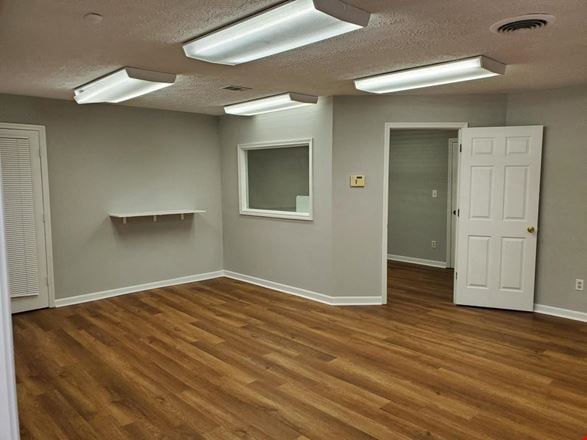 1000 Iris Dr SW