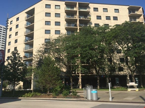 Retail property in Minneapolis, MN