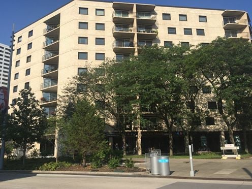 Retail property in Minneapolis, MN