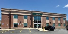 ±5,480 sf office space on second floor of Class A commercial building