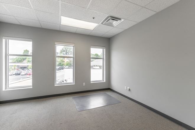 325 Cherokee Blvd