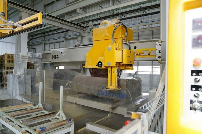Crane Served Facility: Price Drastically Reduced!