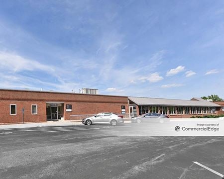 Photo of commercial space at 624 Quaker Ln in High Point