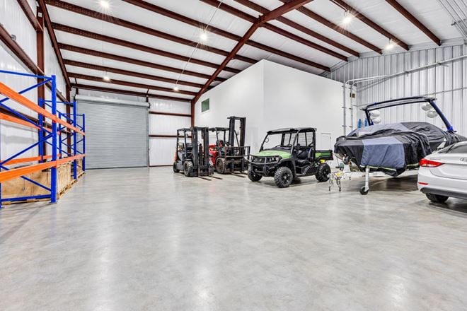 31588 Industrial Park Dr, Pinehurst, TX 77362