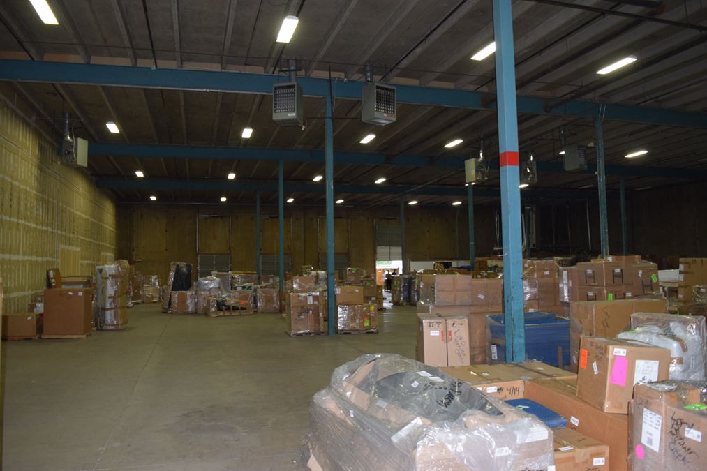 20,864 SF warehouse with dock high and drive-in loading doors for sublease