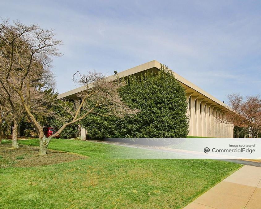 Shady Grove Bio+Tech Campus 15825 Shady Grove Road 15825 Shady