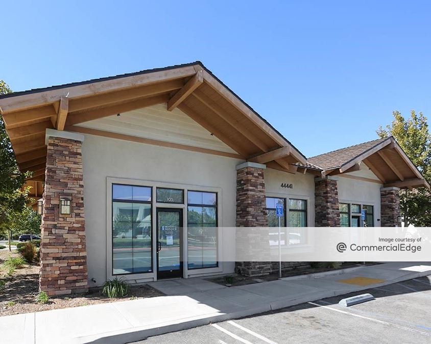Antelope Valley Medical Plaza