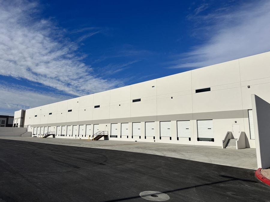 Cheyenne Logistics Center - Divisibilty options from ±41,621 SF.