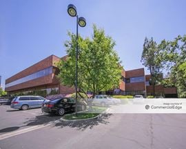Valencia Executive Plaza