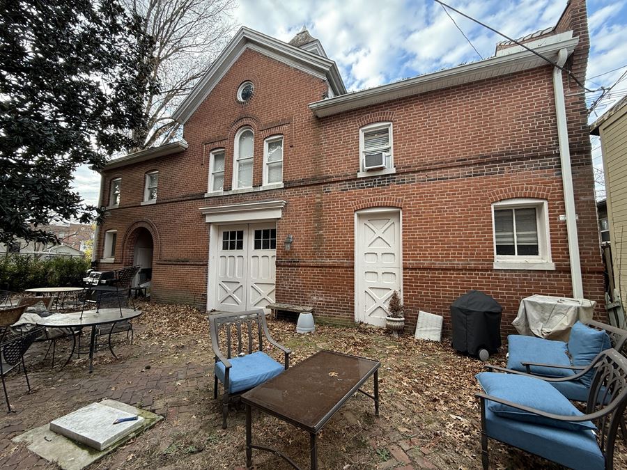 Historic 1st Street Luxury Apartments