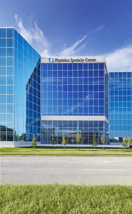 Office space for Rent at 1900 N Loop West in Houston