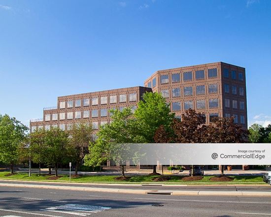 Fair Oaks Commerce Center