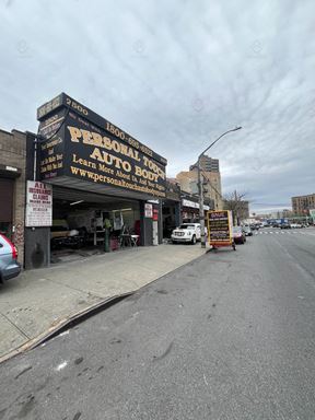 6,100 SF | Corner Retail/Industrial Building with Successful Auto Repair For Sale