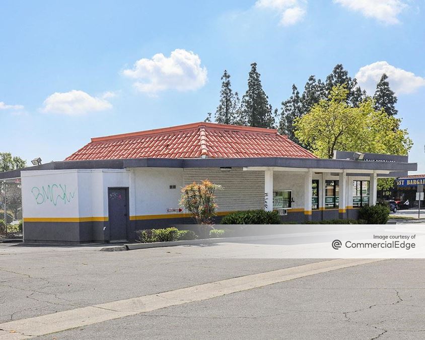 North Rialto Shopping Center 172 East Baseline Road Retail Building