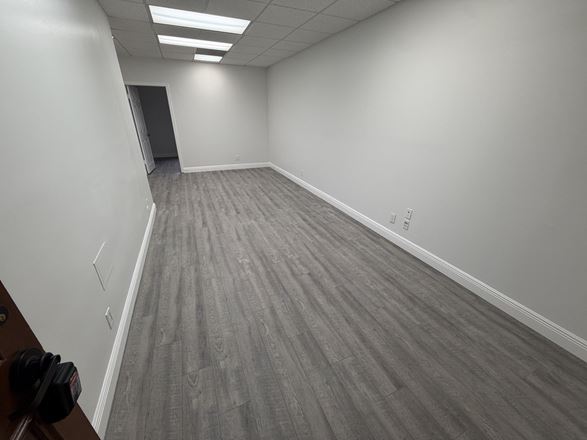 880 SF Suite 207 Professional and Medical Office Space
