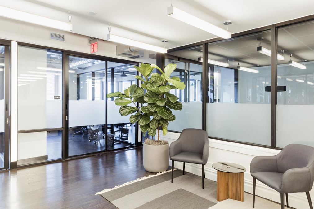 261 Madison Ave - Industrious 