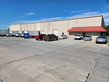 Industrial space for Rent at 13423 F Street in Omaha