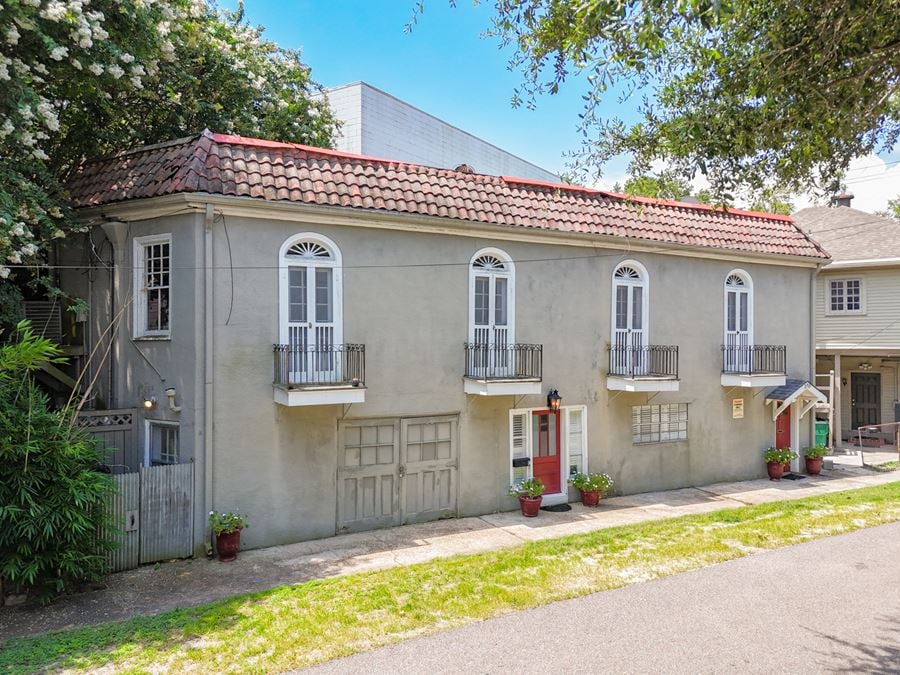 Duplex with Expansion Potential Near I-10 and Metairie Rd