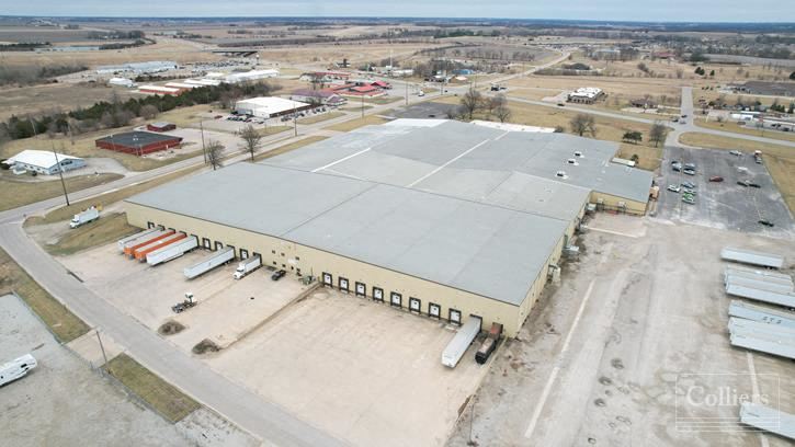 Industrial Warehouse & Distribution Facility | 7.50% CAP | 301,763 SF