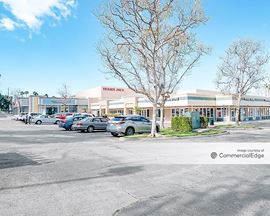 Rolling Hills Plaza - 2591 Airport Drive