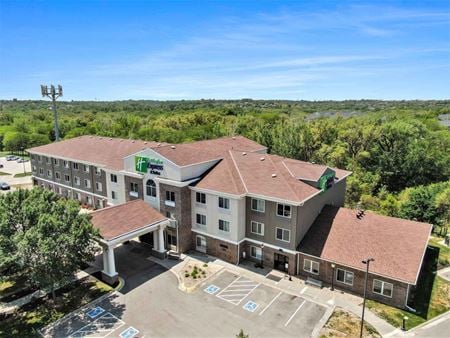 Retail space for Sale at 17677 Wright St in Omaha