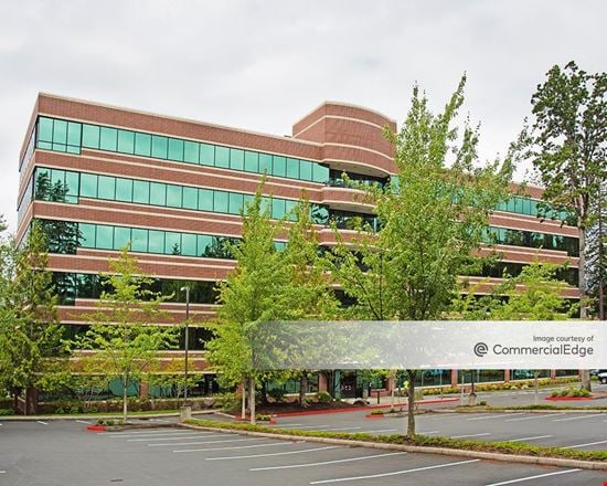 Two Centerpointe