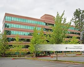 Two Centerpointe