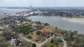 205 Lakeshore Dr, Seabrook, TX 77586