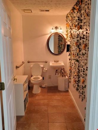 1000 Iris Dr SW