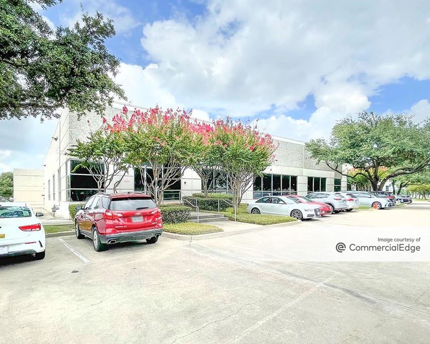 2104 Hutton Drive, Carrollton, TX industrial Building