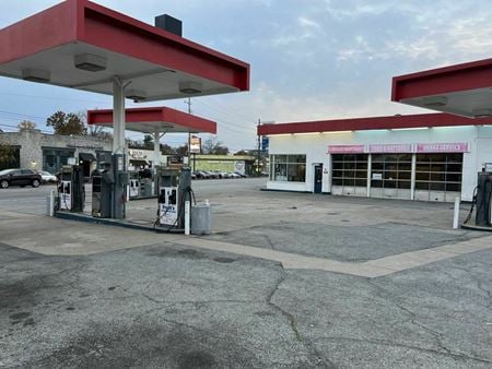Retail space for Rent at 3795 Lexington Rd in Louisville