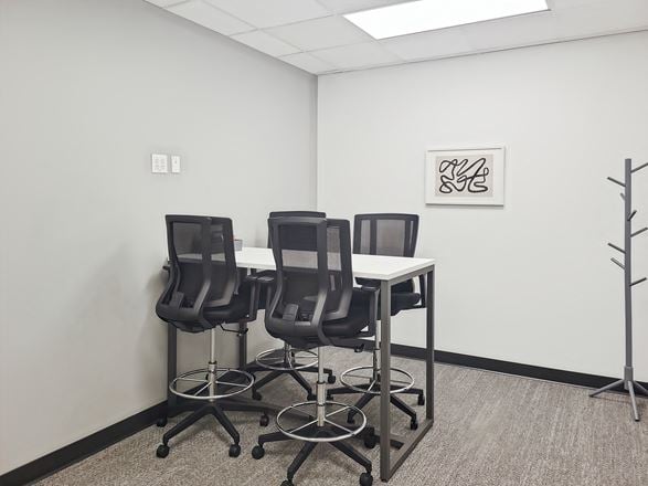 Regus - Louisville - 285 Century Pl