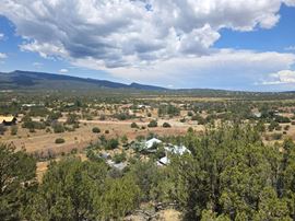2 Lakeview Dr