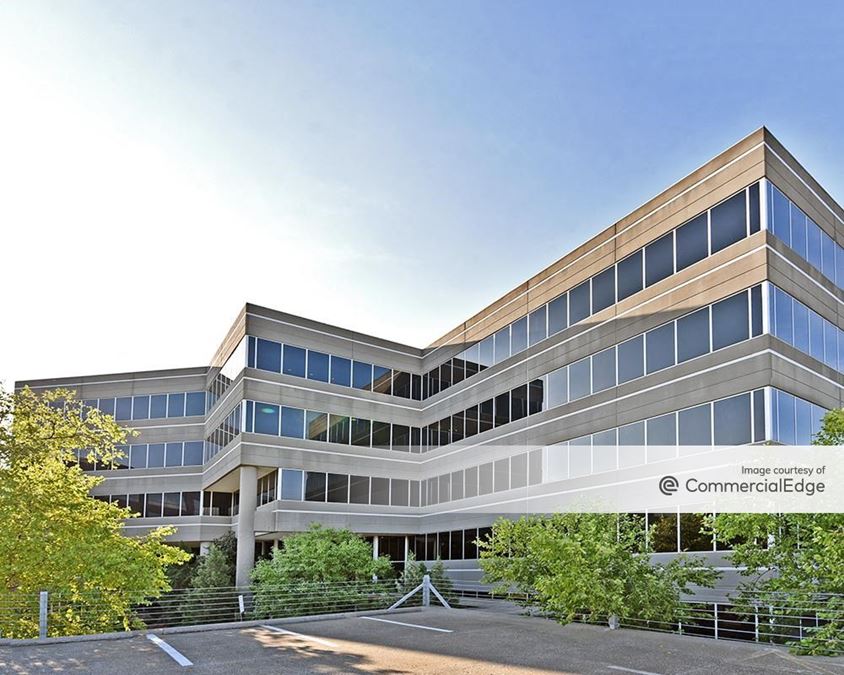 8330 Ward Pkwy, Kansas City, MO Office Building