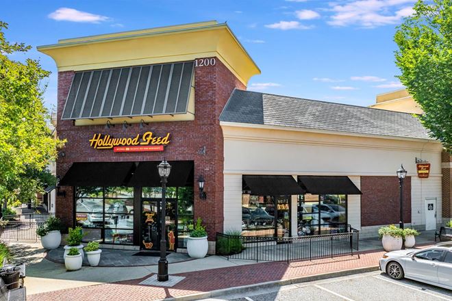 The Shoppes at Webb Gin