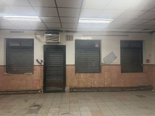 Retail Store For Rent Next to Leavitt's Park and Bus!