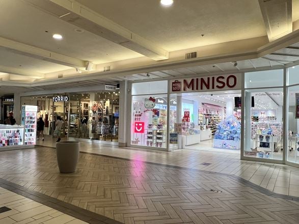 Acadiana Mall For Lease