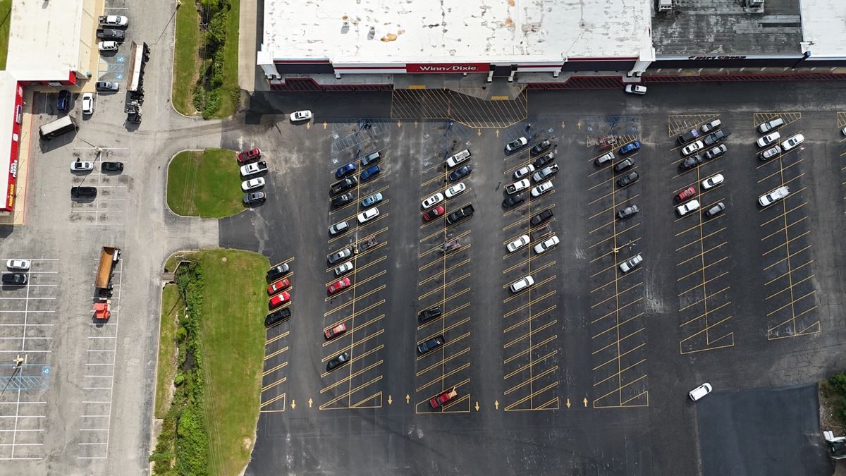 Large Retail Space in Winn Dixie Anchored Shopping Center