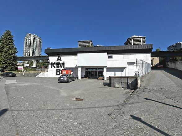 2152 Douglas Road