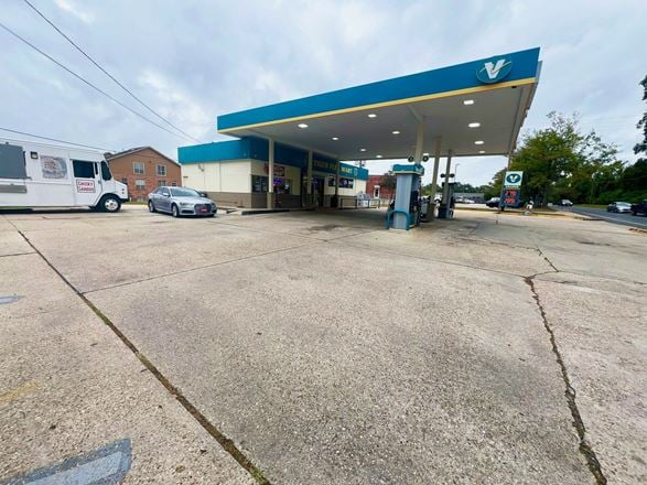 4454 Highland Road//C-Store & Gas Station Owner-Operator Opportunity