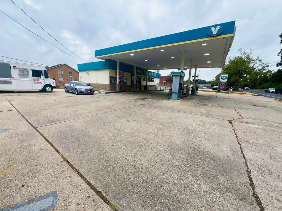 4454 Highland Road//NNN Leased C-Store/Gas Station