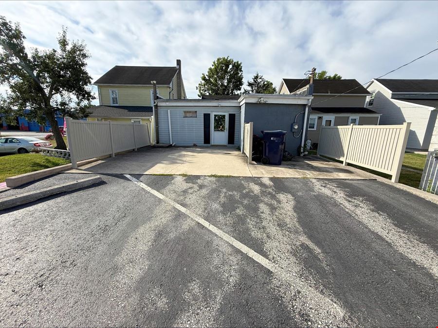 907 W Elm Ave 