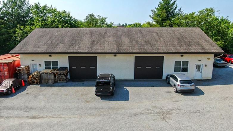 210 Gale Ln