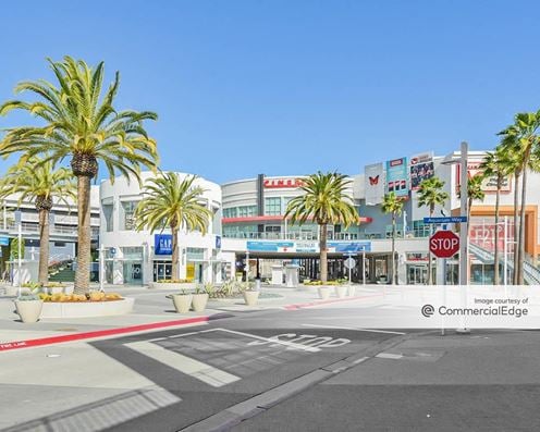 The Pike Outlets