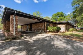 7019 NW 11th Pl